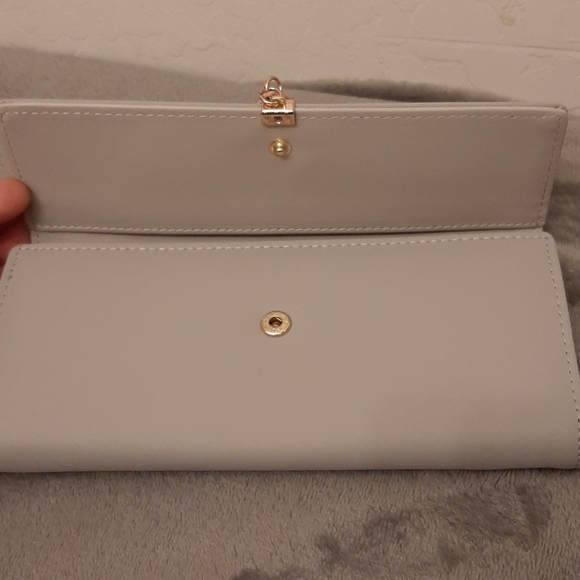 UTO (New) - Picture 3 of 6